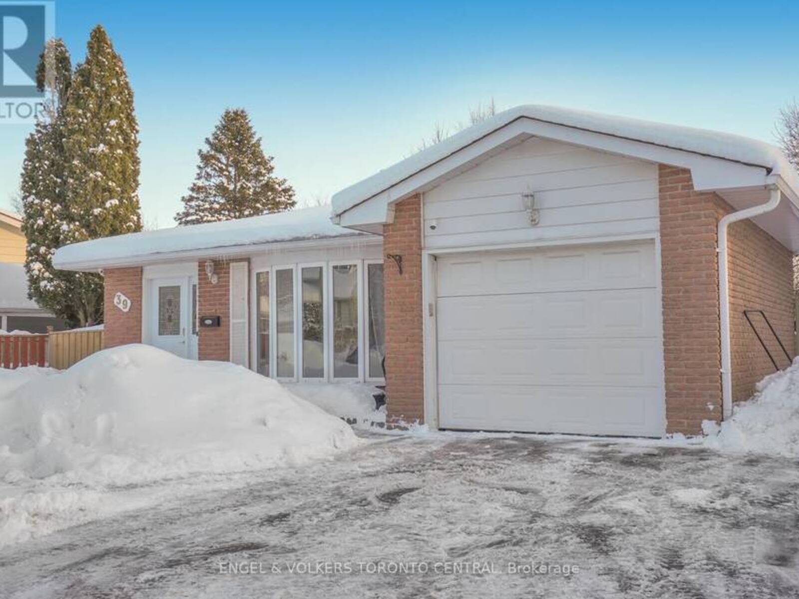 39 BERNICK DRIVE, Barrie, Ontario L4M 5C1