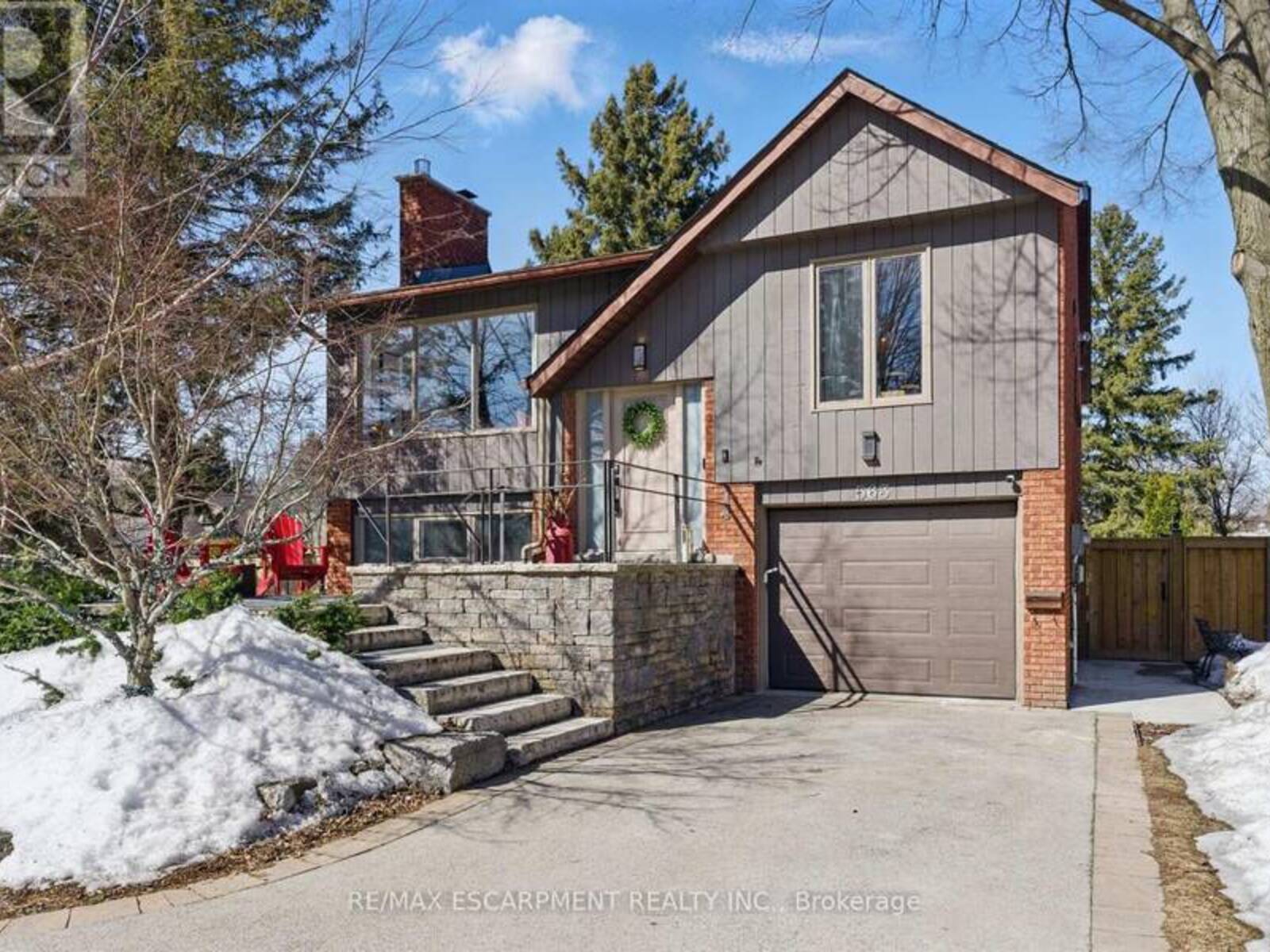 563 TUSCARORA DRIVE, Ancaster, Ontario L9G 3N9