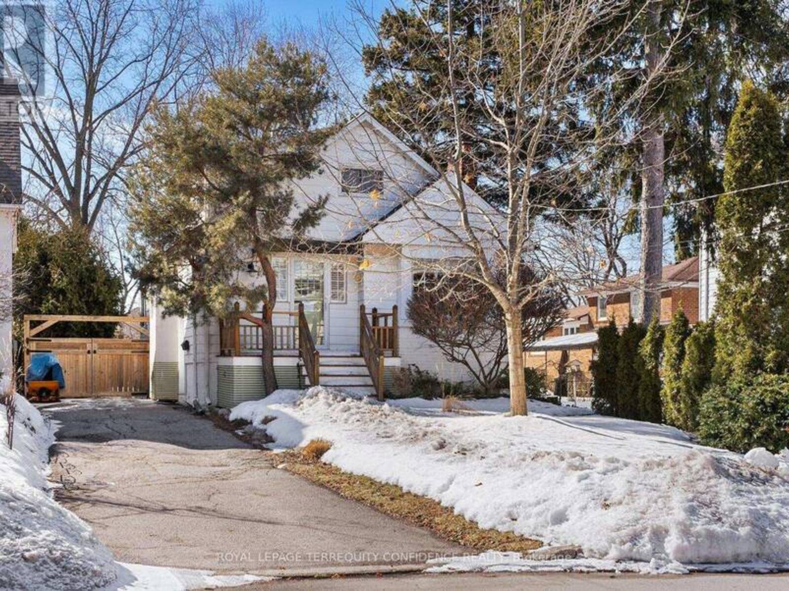 10 ABBOTSFORD ROAD, Toronto, Ontario M2N 2P7