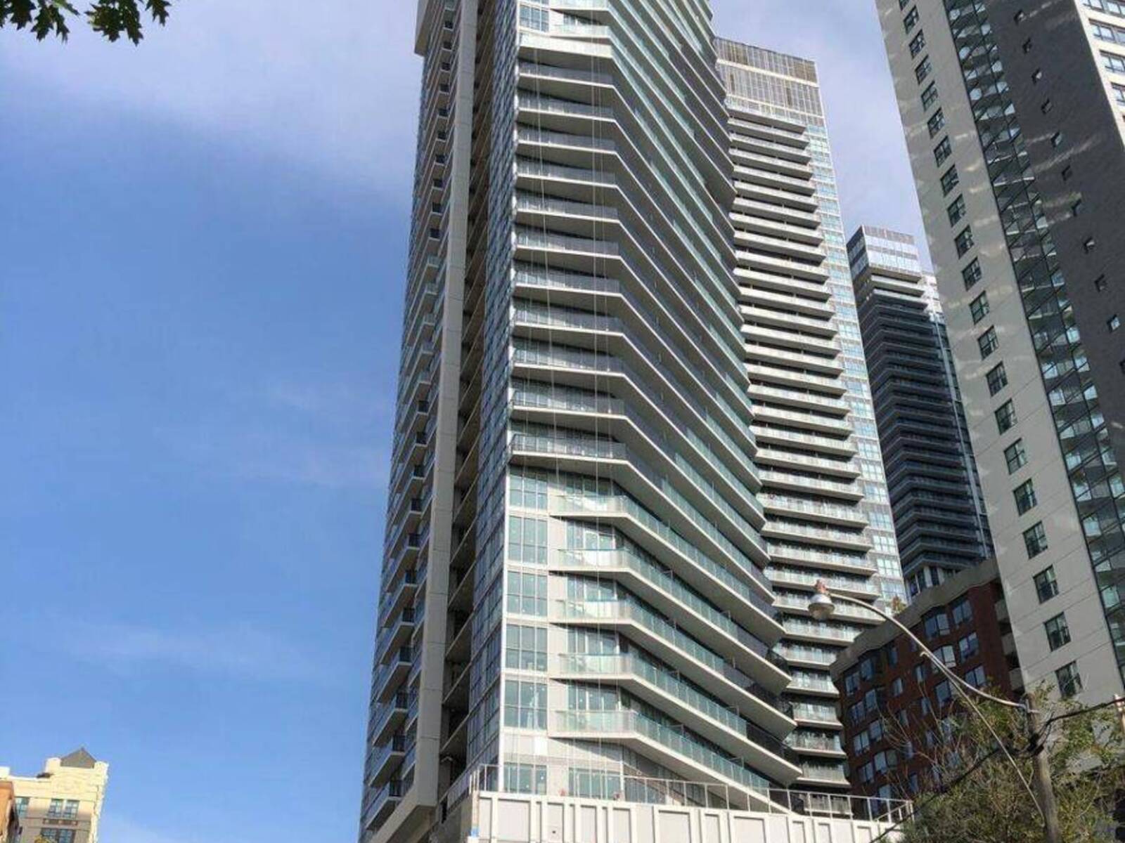 1602 - 77 MUTUAL STREET, Toronto, Ontario M5B 2A9