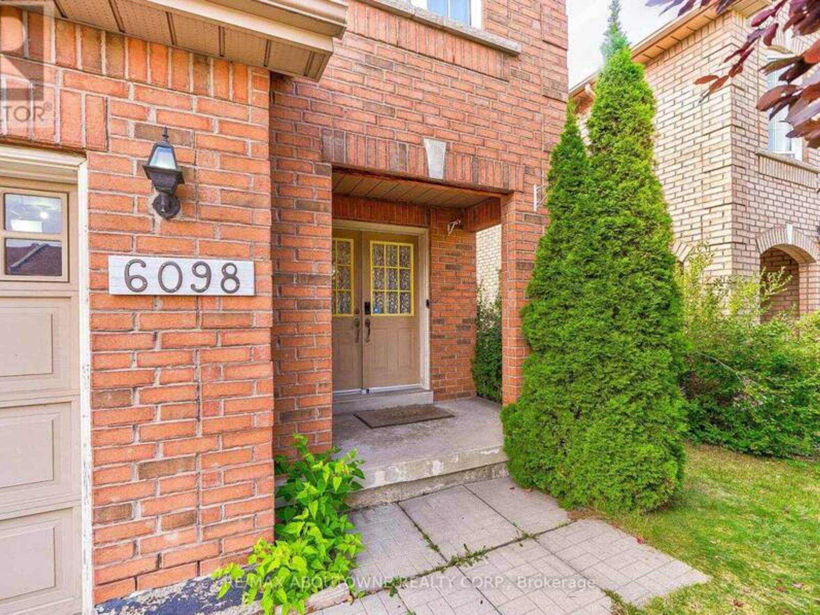 6098 ROWERS CRESCENT, Mississauga, Ontario L5V 3A2