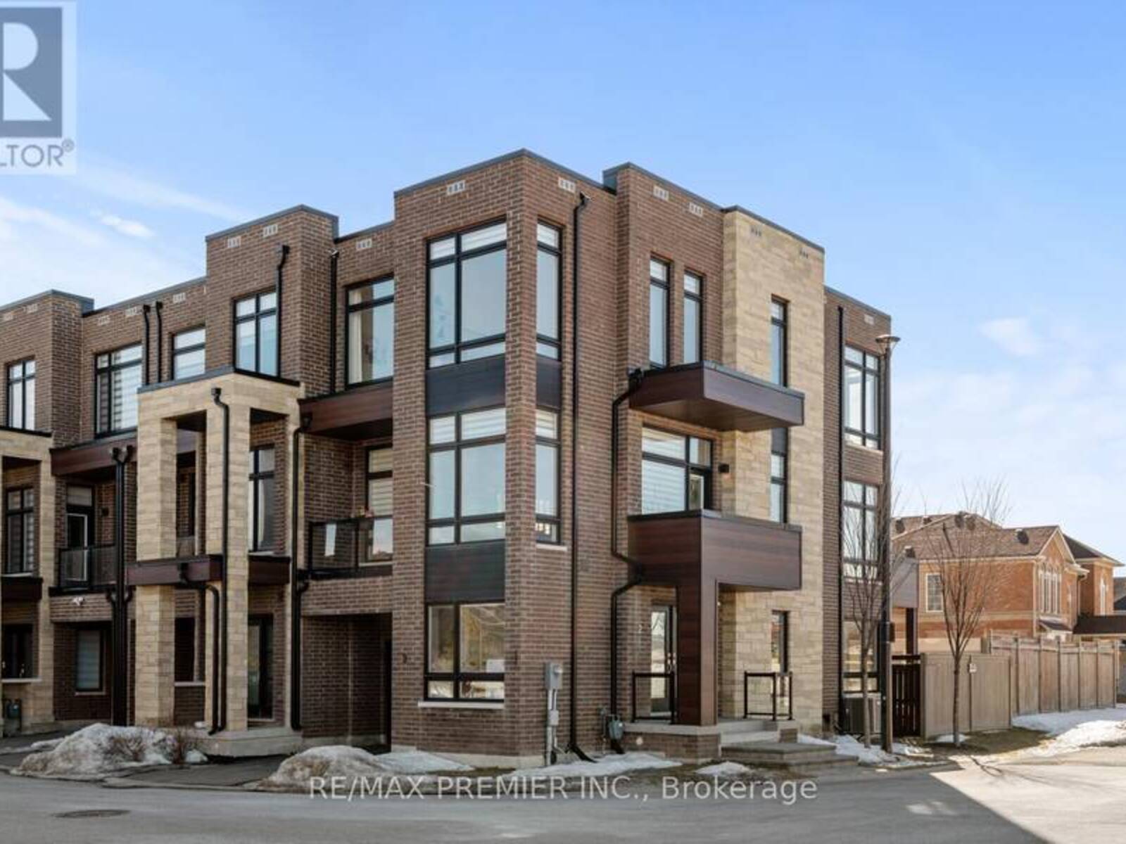 2 PAGEANT AVENUE, Vaughan, Ontario L4H 4R3