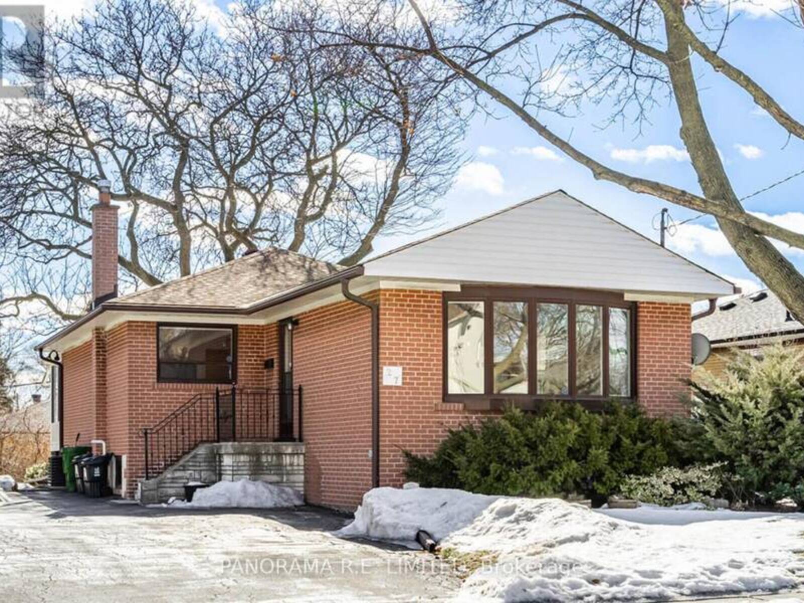 27 DIMPLEFIELD PLACE, Toronto, Ontario M9C 3Z9