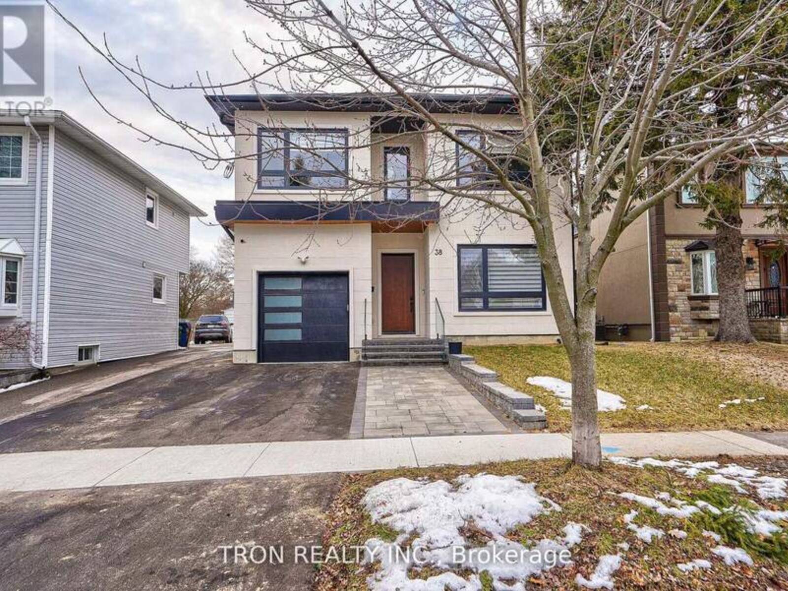 38 UNO DRIVE, Toronto, Ontario M8Z 3N8