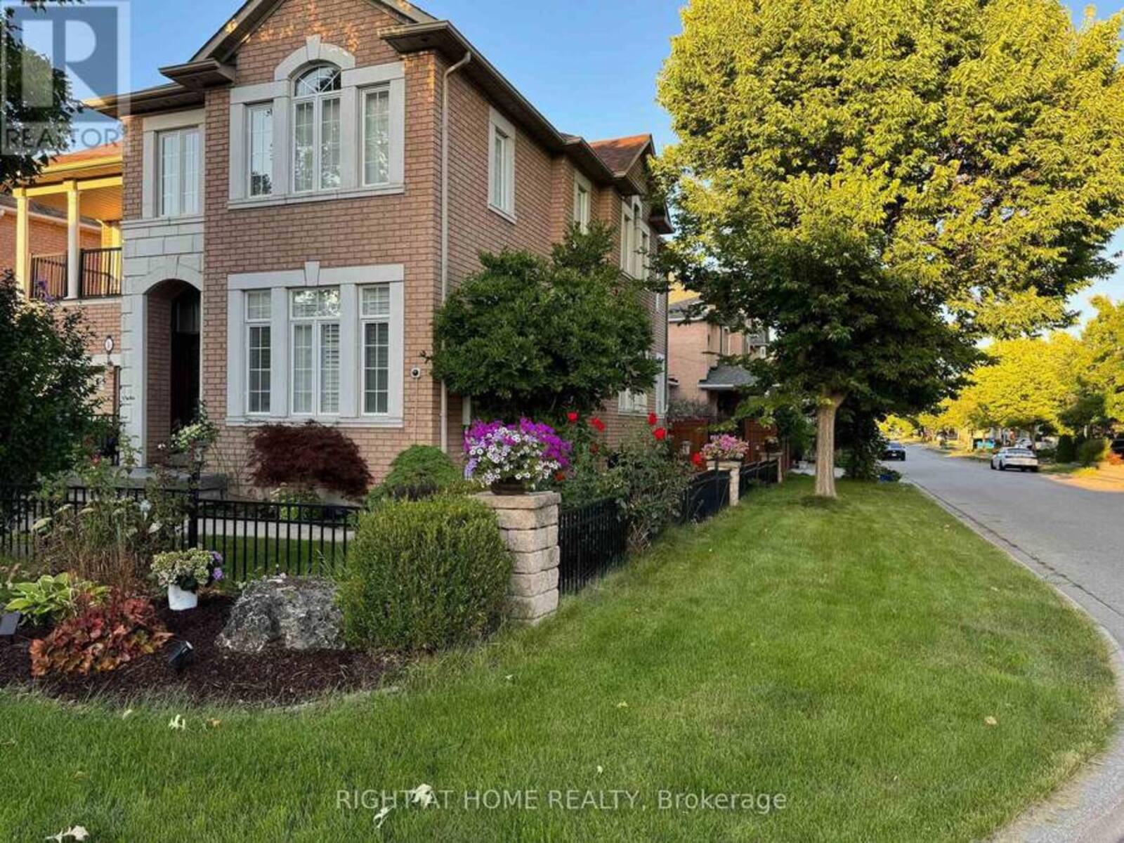 1 STRASBOURG LANE, Vaughan, Ontario L4H 2X2