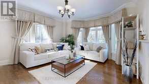 27 WILLOW HEIGHTS BOULEVARD | Markham Ontario | Slide Image Twelve