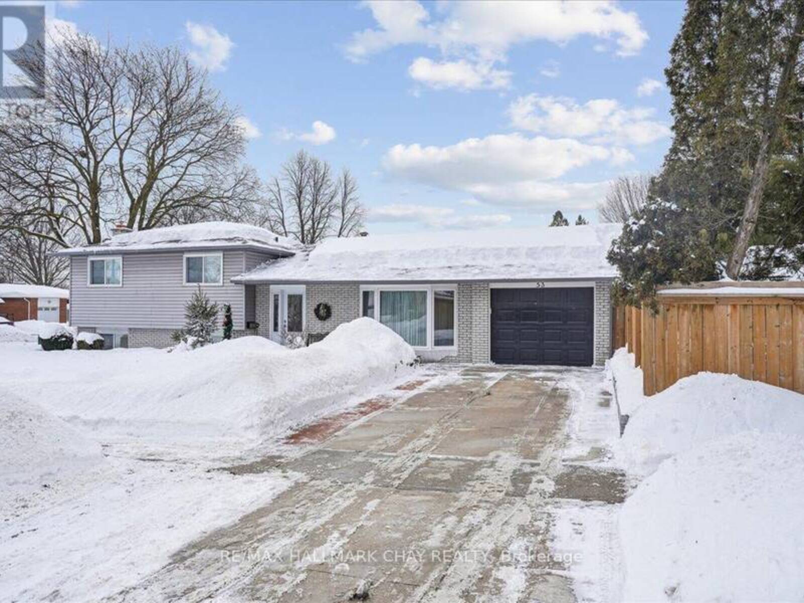 53 ROSLYN ROAD, Barrie, Ontario L4M 2X5