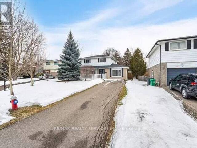 4 PACER COURT Brampton Ontario, L6Y 1X4 - 5 Bedrooms Home For Sale