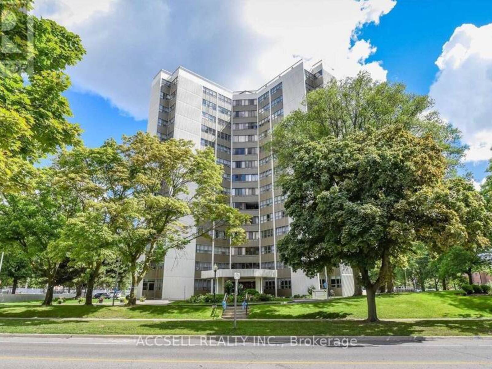 1003 - 2323 CONFEDERATION PARKWAY, Mississauga, Ontario L5B 1R6