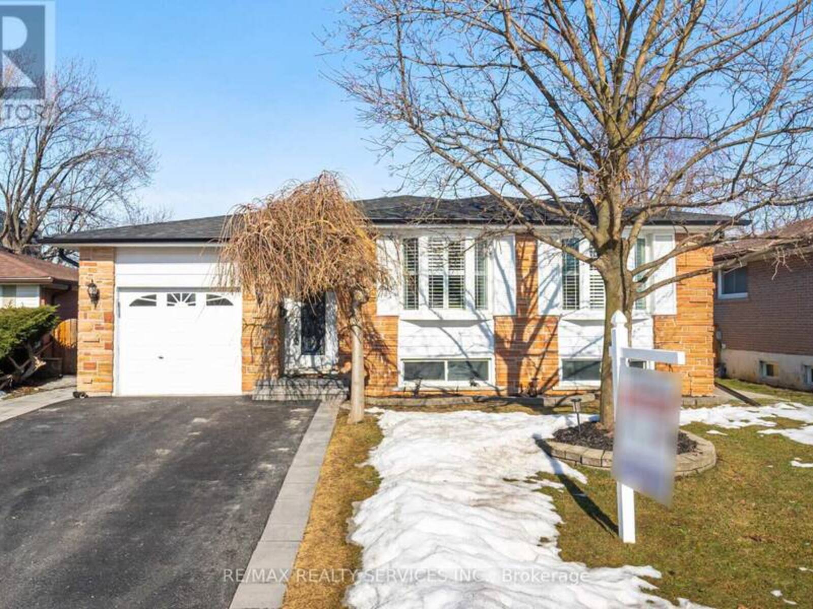 58 FARMINGTON DRIVE, Brampton, Ontario L6W 2V2