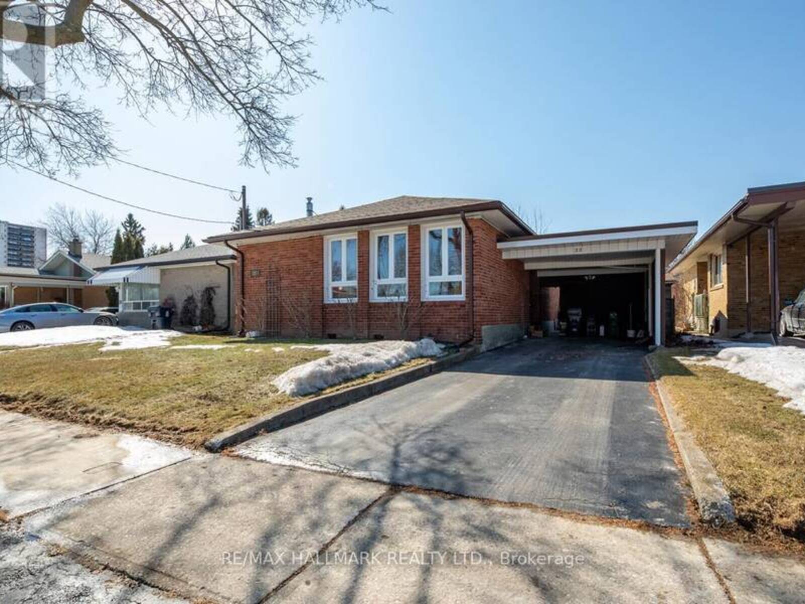 22 KITSON DRIVE, Toronto, Ontario M1M 3C8