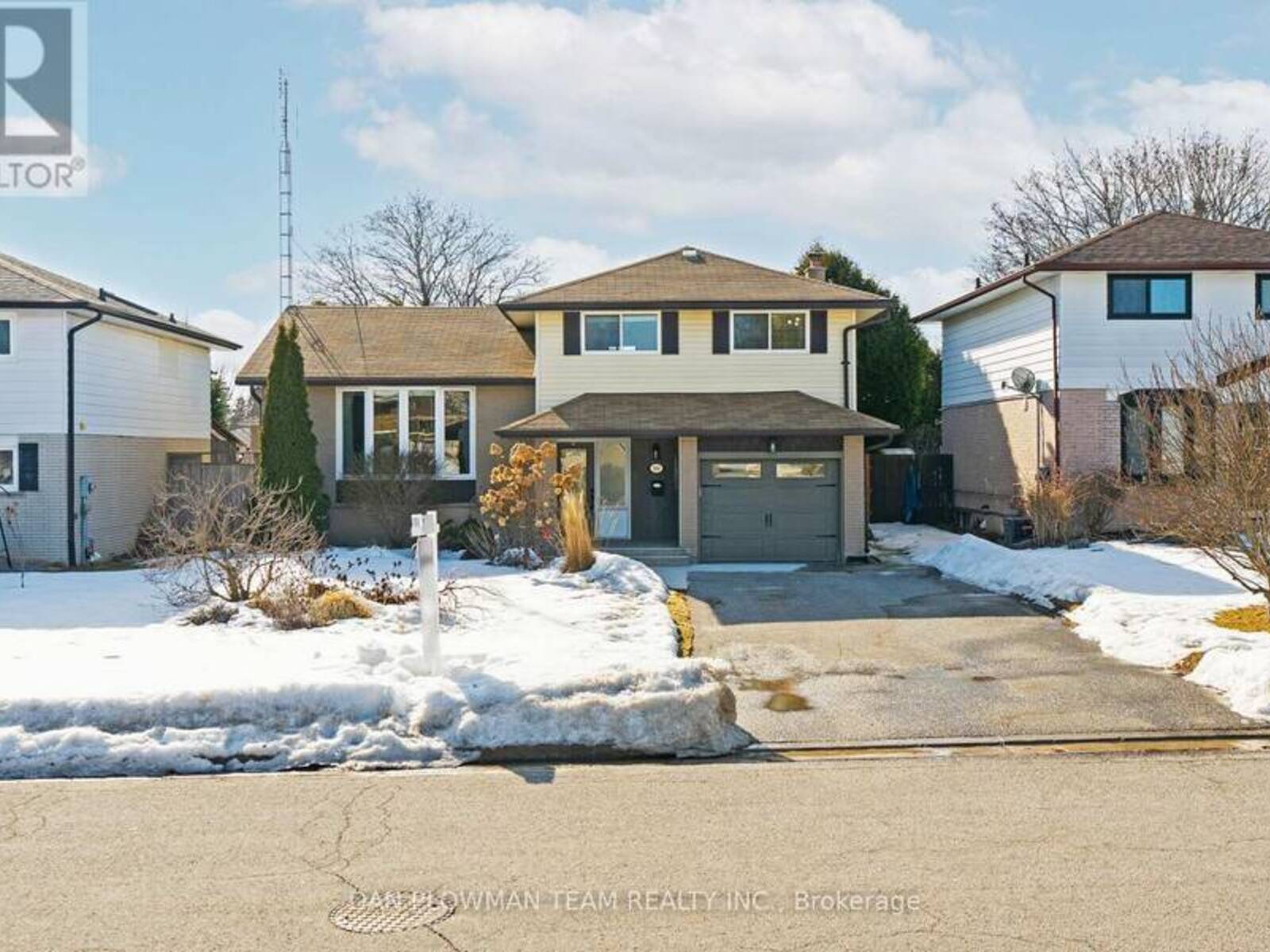 880 CARNABY CRESCENT, Oshawa, Ontario L1G 2Y8