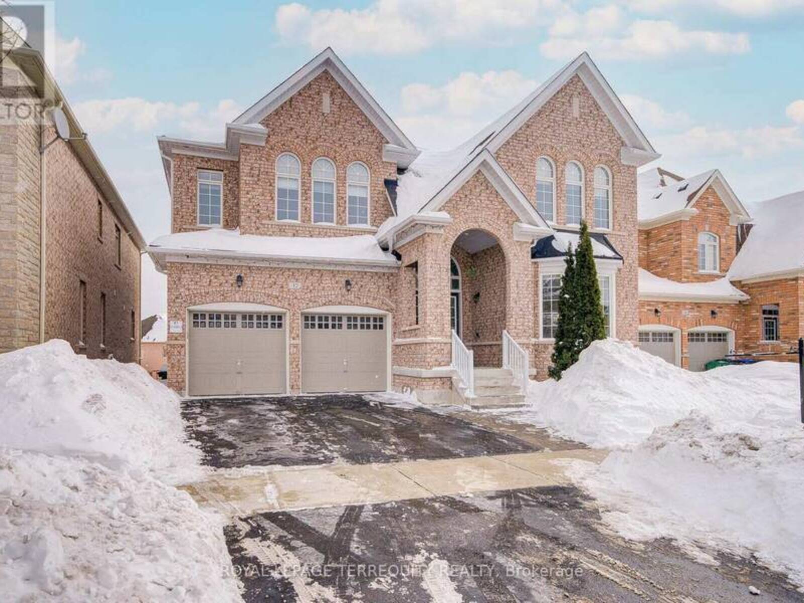 32 MISTYGLEN CRESCENT, Brampton, Ontario L6Y 0X2