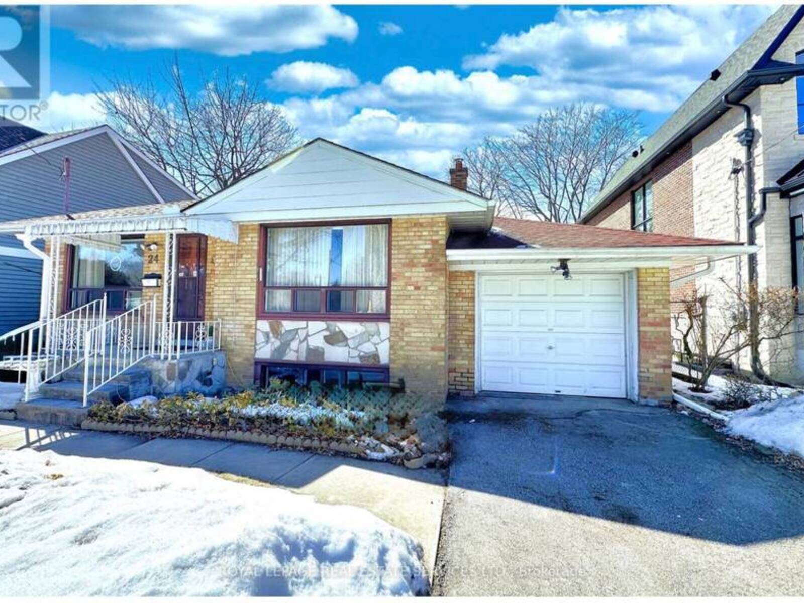 24 APPLEDALE ROAD, Toronto, Ontario M9B 5G4