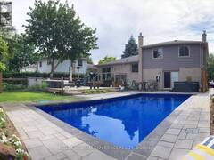 37 PEACOCK LANE Barrie Ontario, L4N 3R7