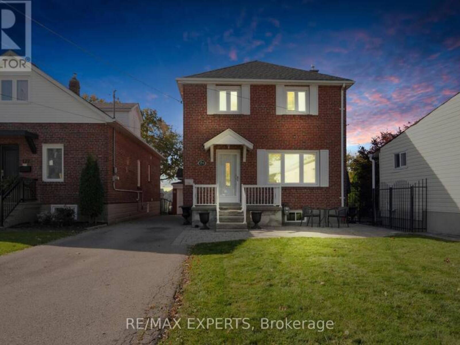 124 SPEARS STREET, Toronto, Ontario M6N 3X7