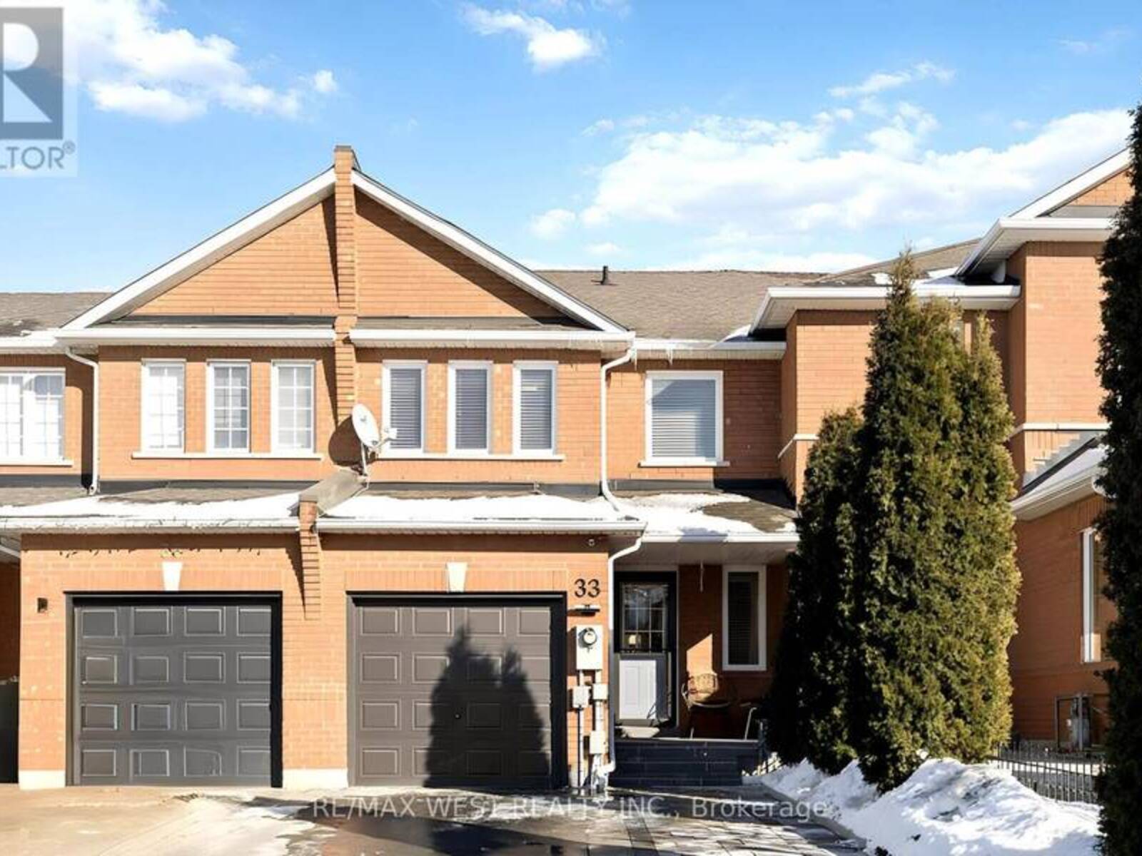 33 PIAZZA CRESCENT, Vaughan, Ontario L4H 2C7