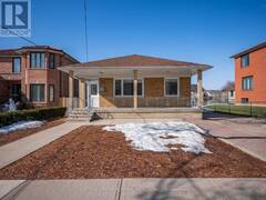 16 BLUE SPRINGS ROAD Toronto Ontario, M6L 2T3