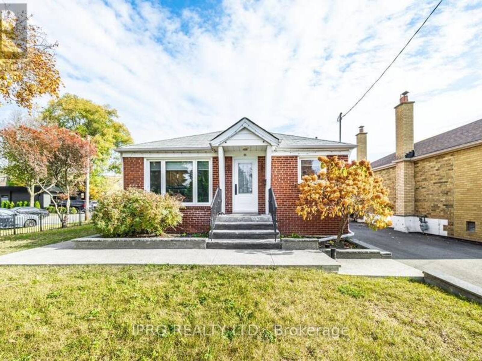 55 LILIAN DRIVE, Toronto, Ontario M1R 3W2