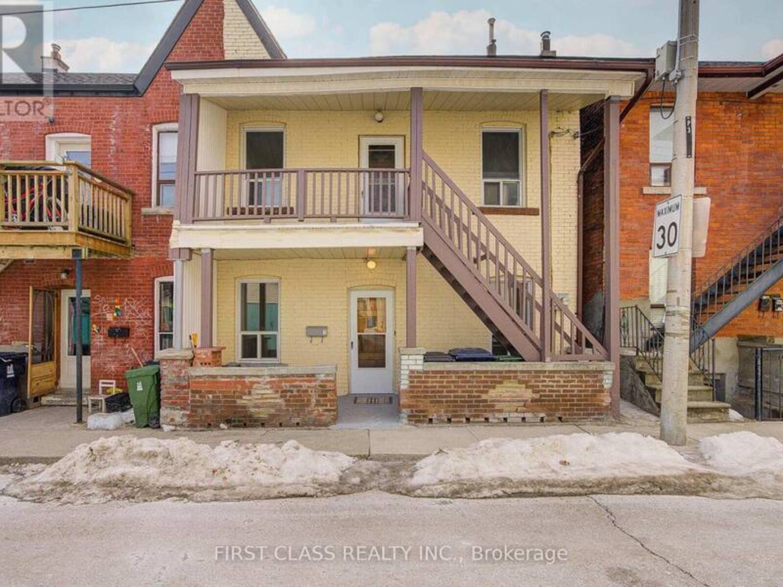 3 CLINTON PLACE, Toronto, Ontario M6G 1J8