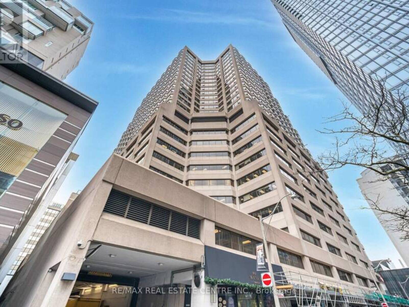 2201 - 175 CUMBERLAND STREET, Toronto, Ontario M5R 3M9