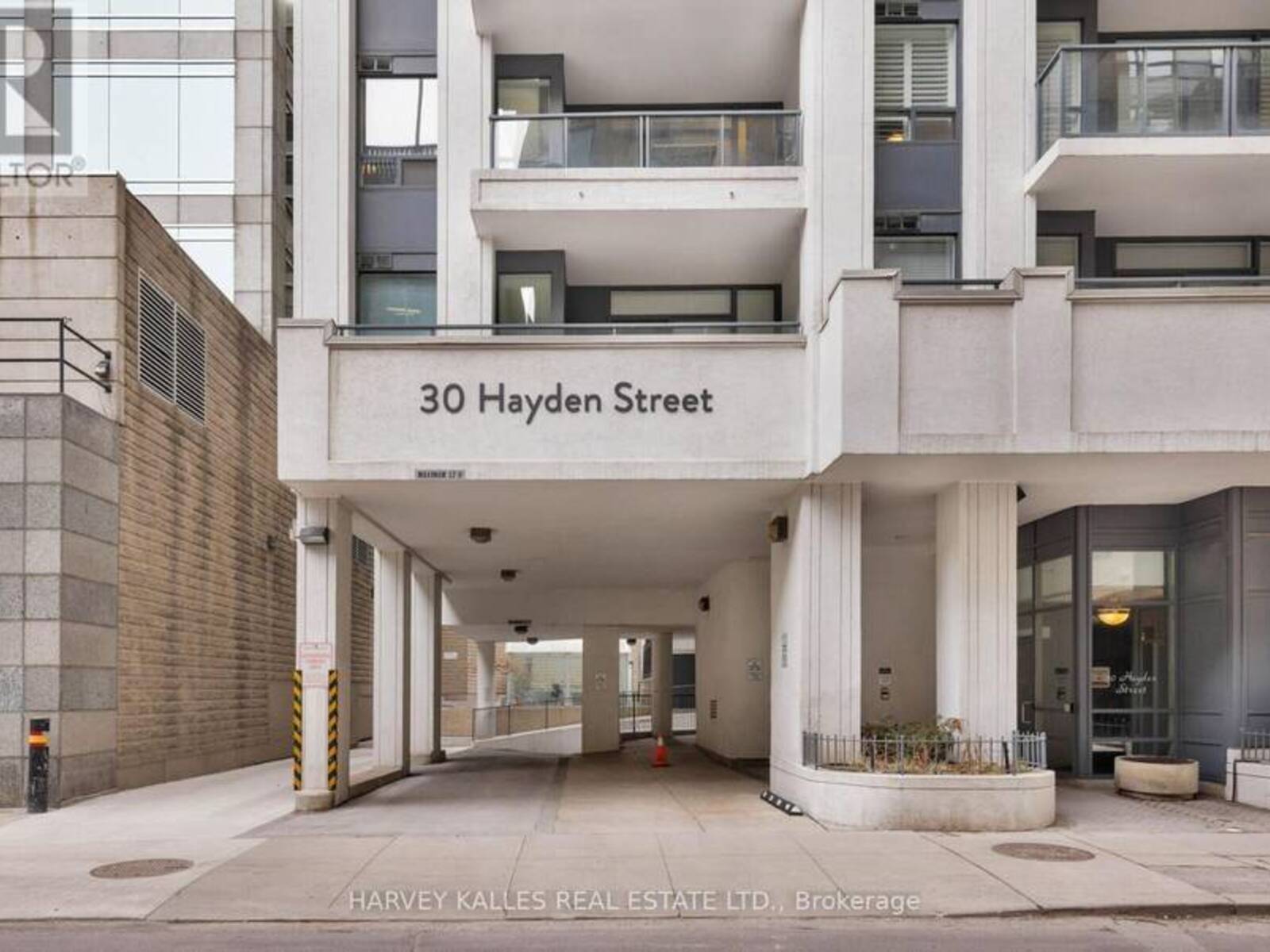 302 - 30 HAYDEN STREET, Toronto, Ontario M4Y 3B8