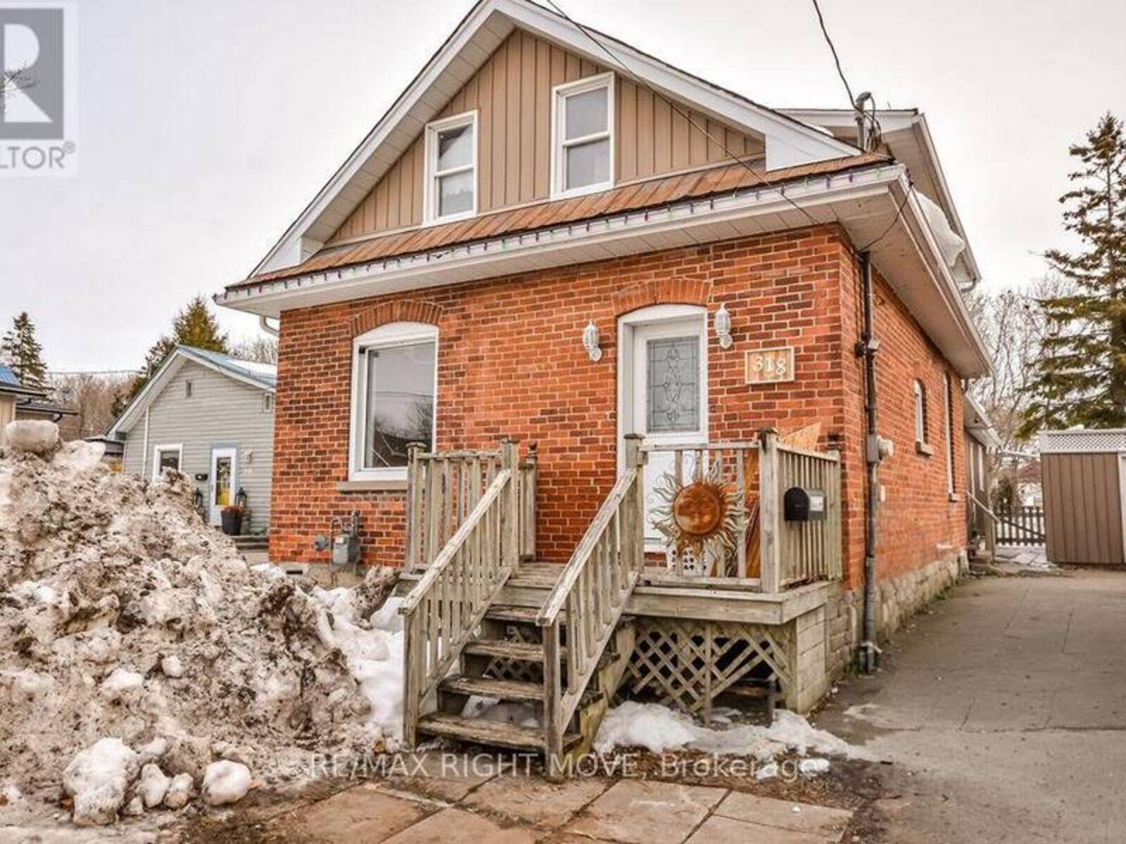 318 MOFFAT STREET, Orillia, Ontario L3V 4G1