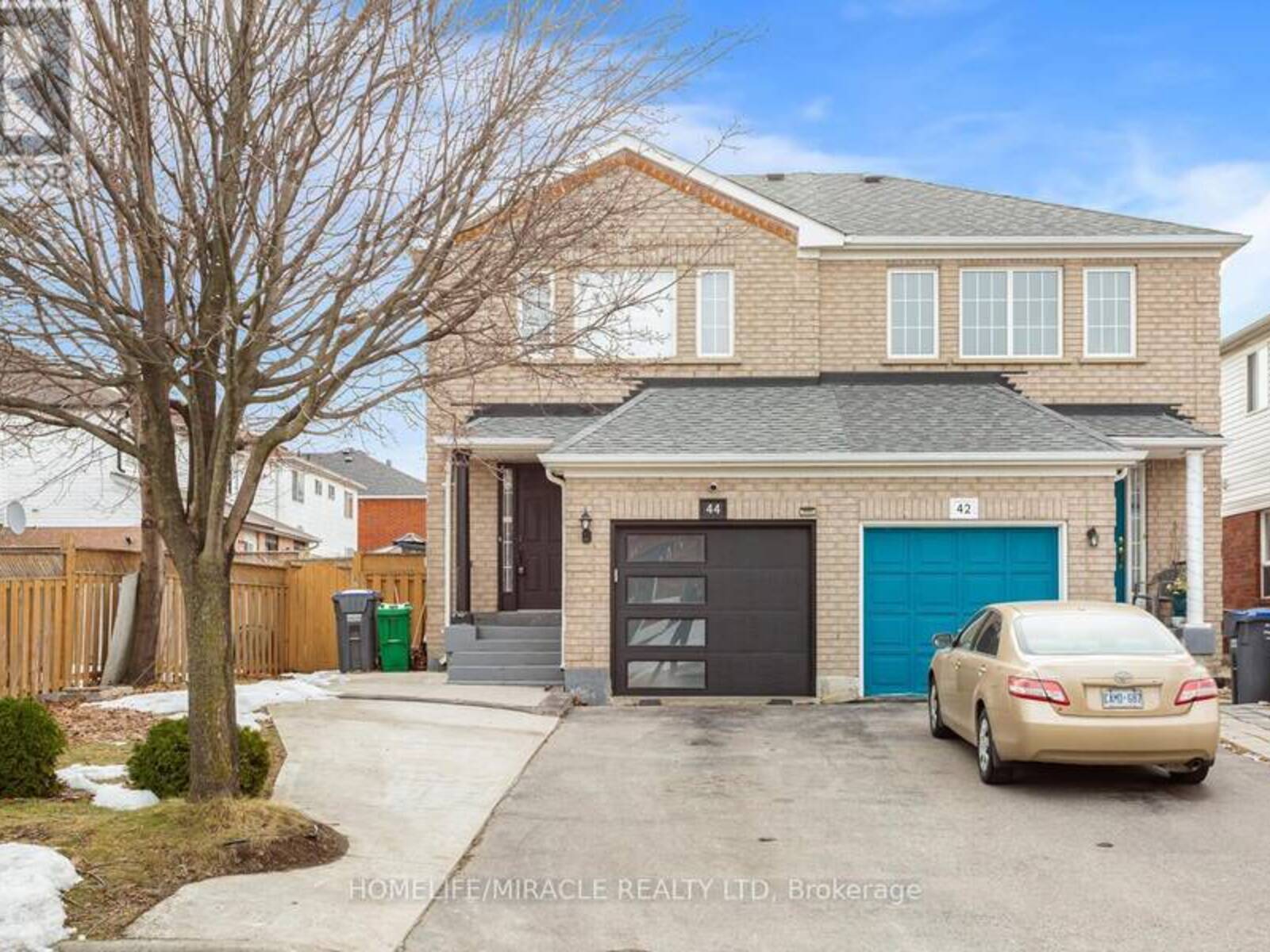 44 NEEDLEWOOD LANE, Brampton, Ontario L6R 2N3