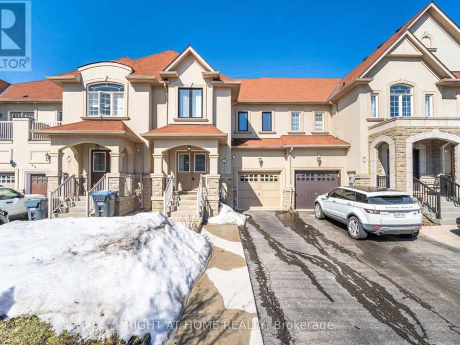 20 BEACHVILLE CIRCLE, Brampton, Ontario L6X 0V3