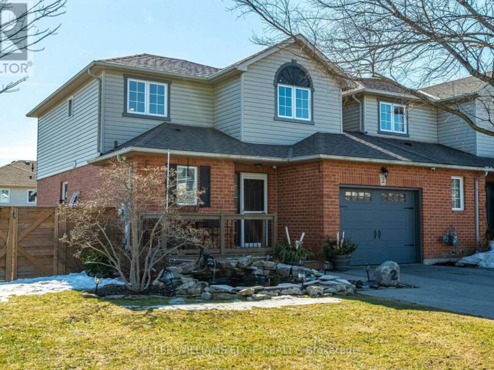 2 BRONTE COURT, Hamilton, Ontario L9H 7N2