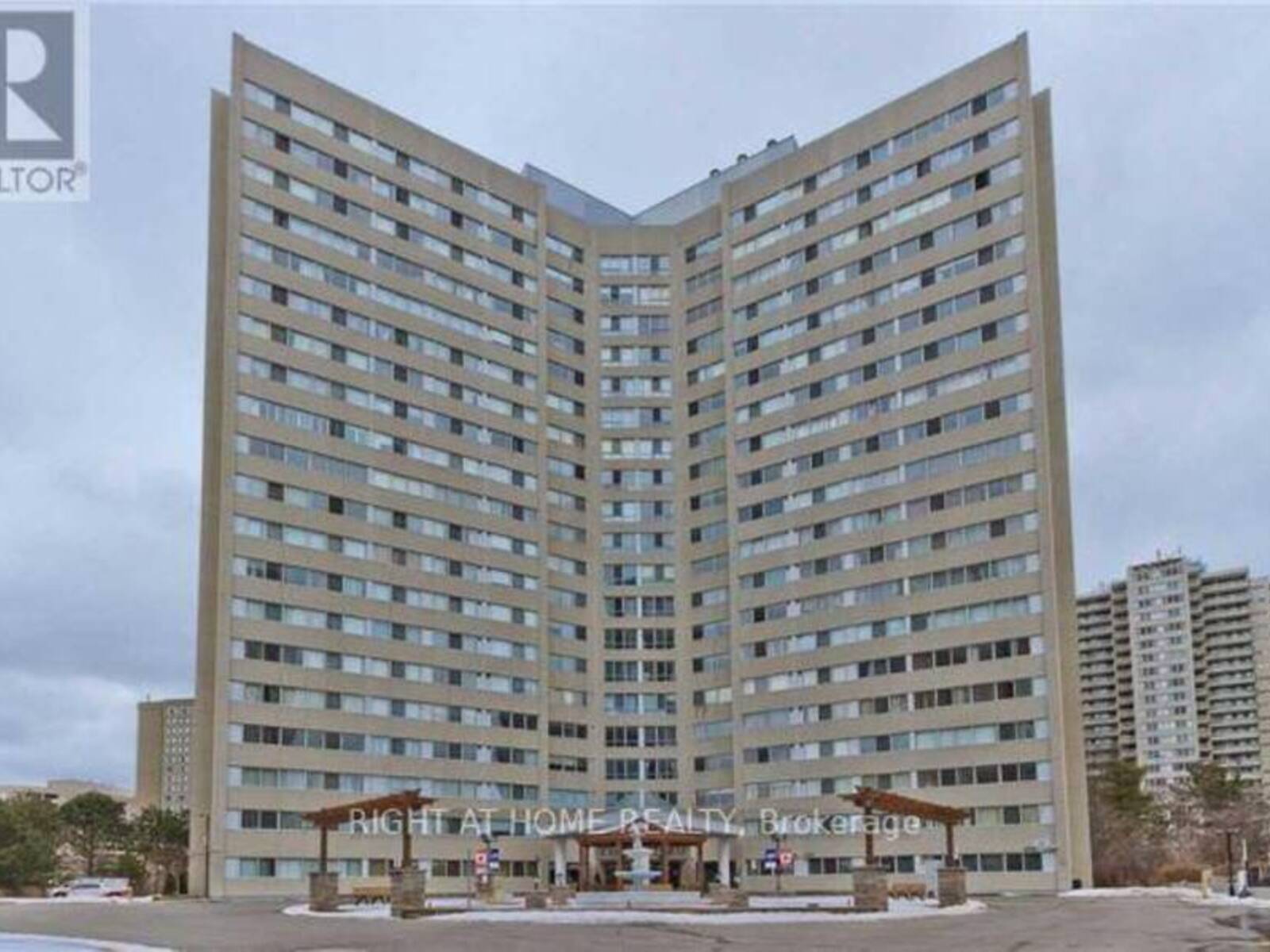 SPH09 - 3695 KANEFF CRESCENT, Mississauga, Ontario L5A 4B6