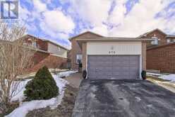 676 COLLEGE MANOR DRIVE | Newmarket Ontario | Slide Image Two