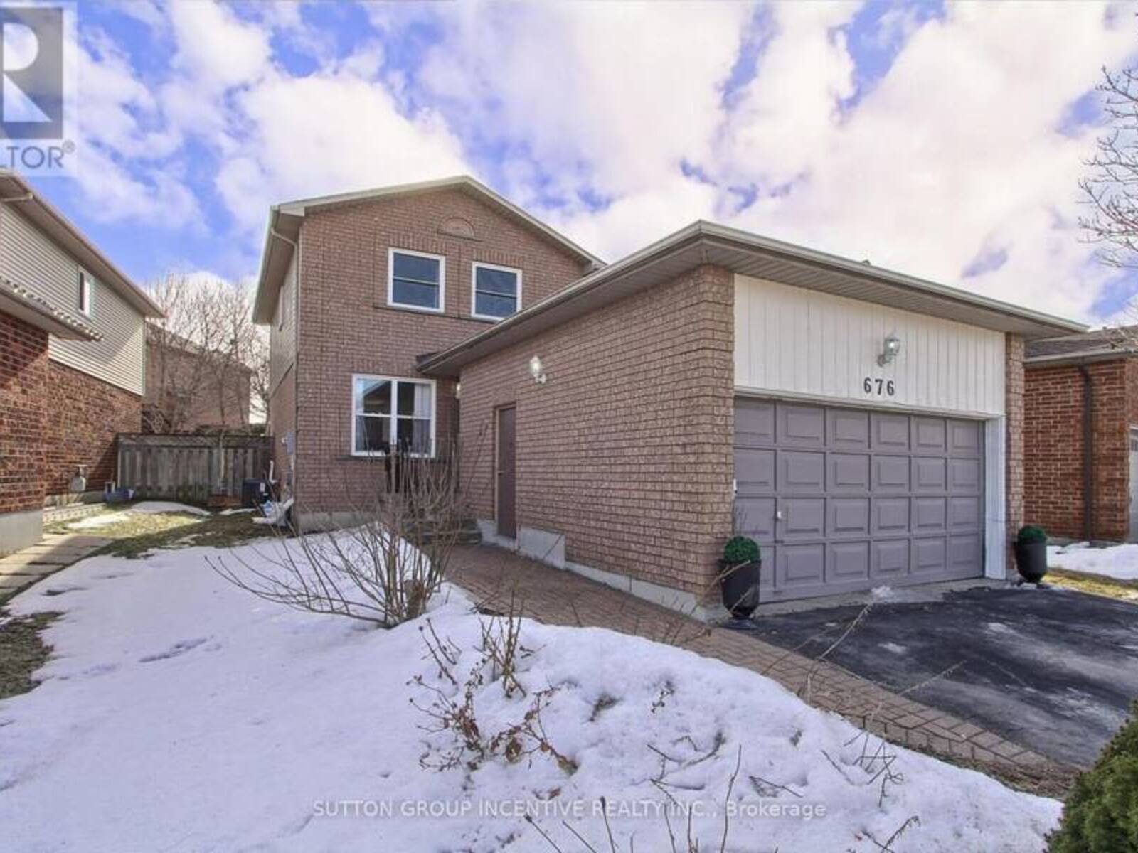 676 COLLEGE MANOR DRIVE, Newmarket, Ontario L3Y 8M1