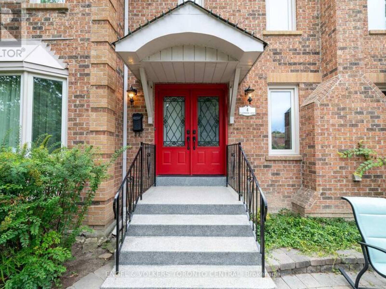 4 FLAZINGTON COURT, Ajax, Ontario L1S 6N5