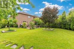 59 WATERTON CRESCENT | Richmond Hill Ontario | Slide Image Nine