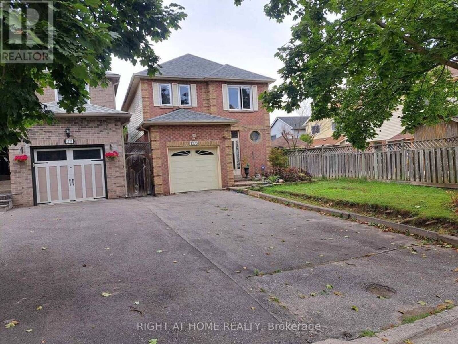 1073 RATHMORE CRESCENT, Pickering, Ontario L1V 5A4