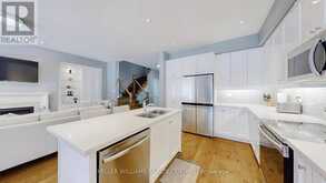 17 CHARMUSE LANE | East Gwillimbury Ontario | Slide Image Nine