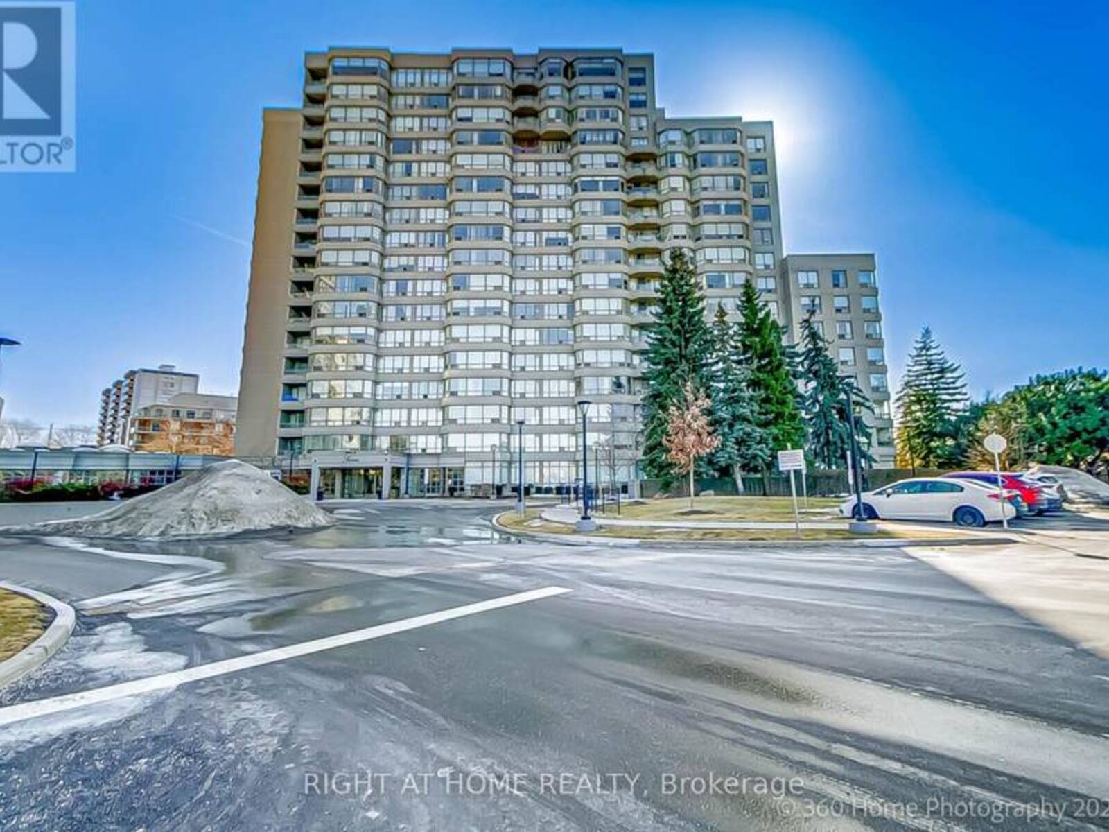 1601 - 7 TOWNSGATE DRIVE, Vaughan, Ontario L4J 7Z9