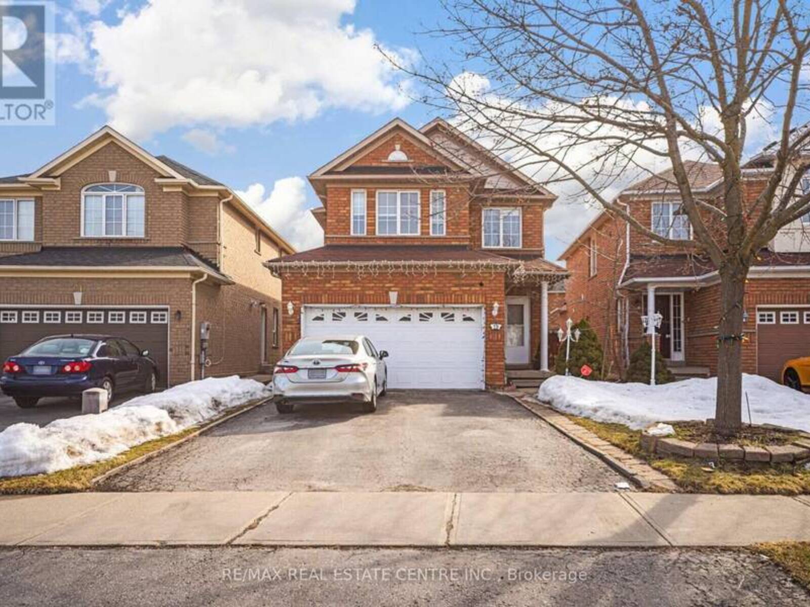 19 BLUE LAKE AVENUE, Brampton, Ontario L6X 4W4