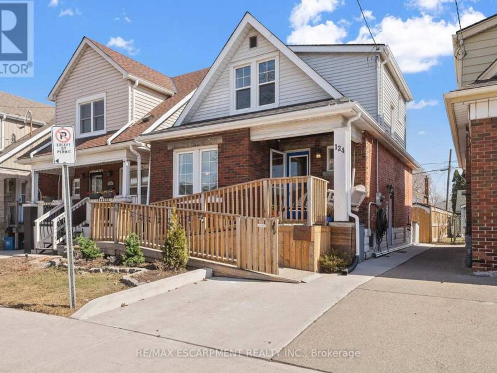 124 CAMERON AVENUE N, Hamilton, Ontario L8H 4Z3