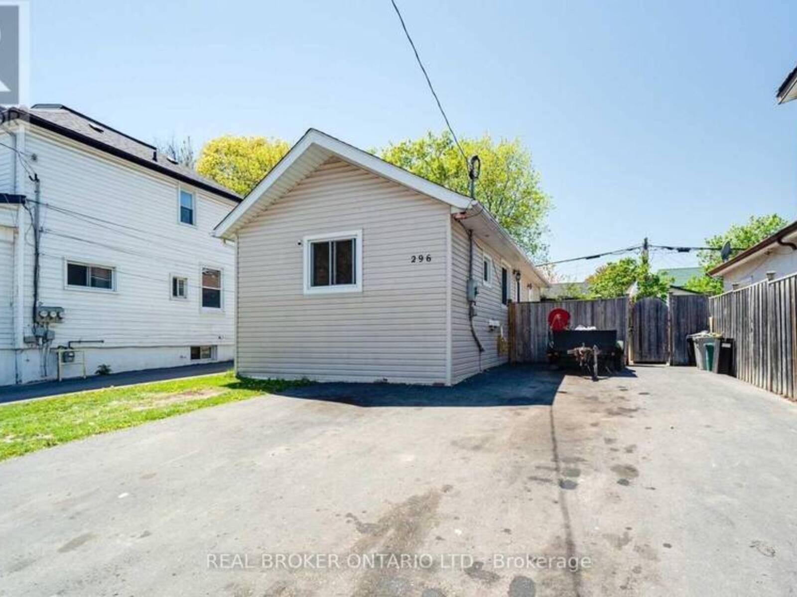 296 ALBERT STREET, Oshawa, Ontario L1H 4R8