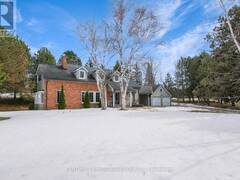 11 HODGSON AVENUE King Ontario, L0G 1J0