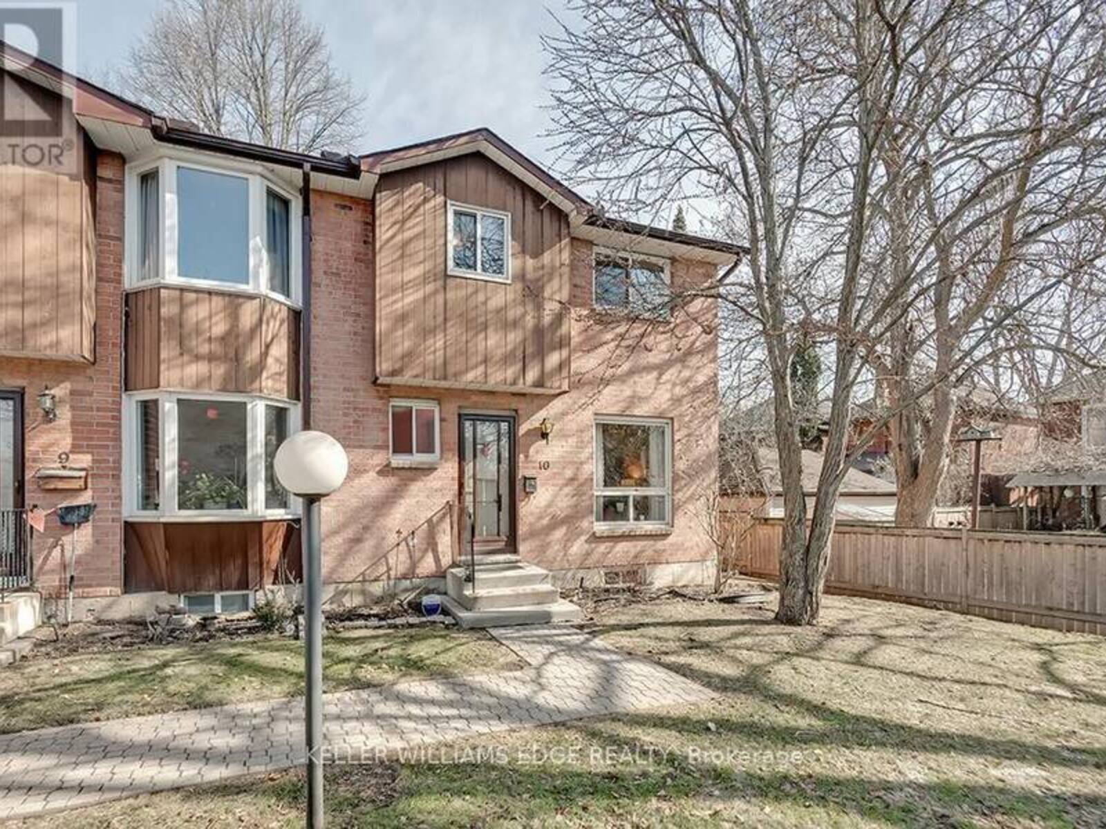 10 - 42 BROCK STREET S, Dundas, Ontario L9H 3G7