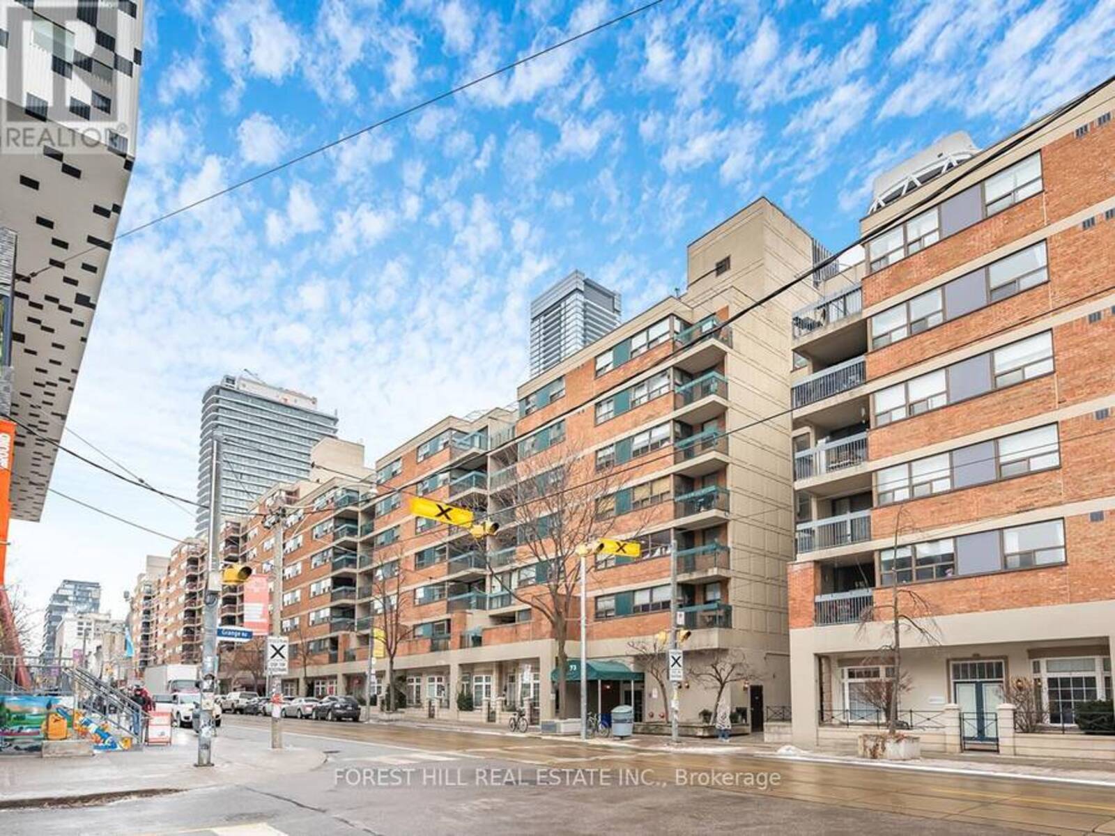 527 - 73 MCCAUL STREET, Toronto, Ontario M5T 2X2