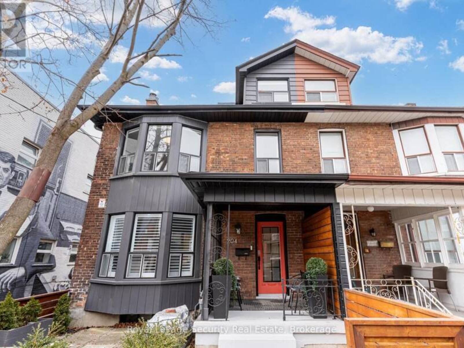 204 MONTROSE AVENUE W, Toronto, Ontario M6G 3G7