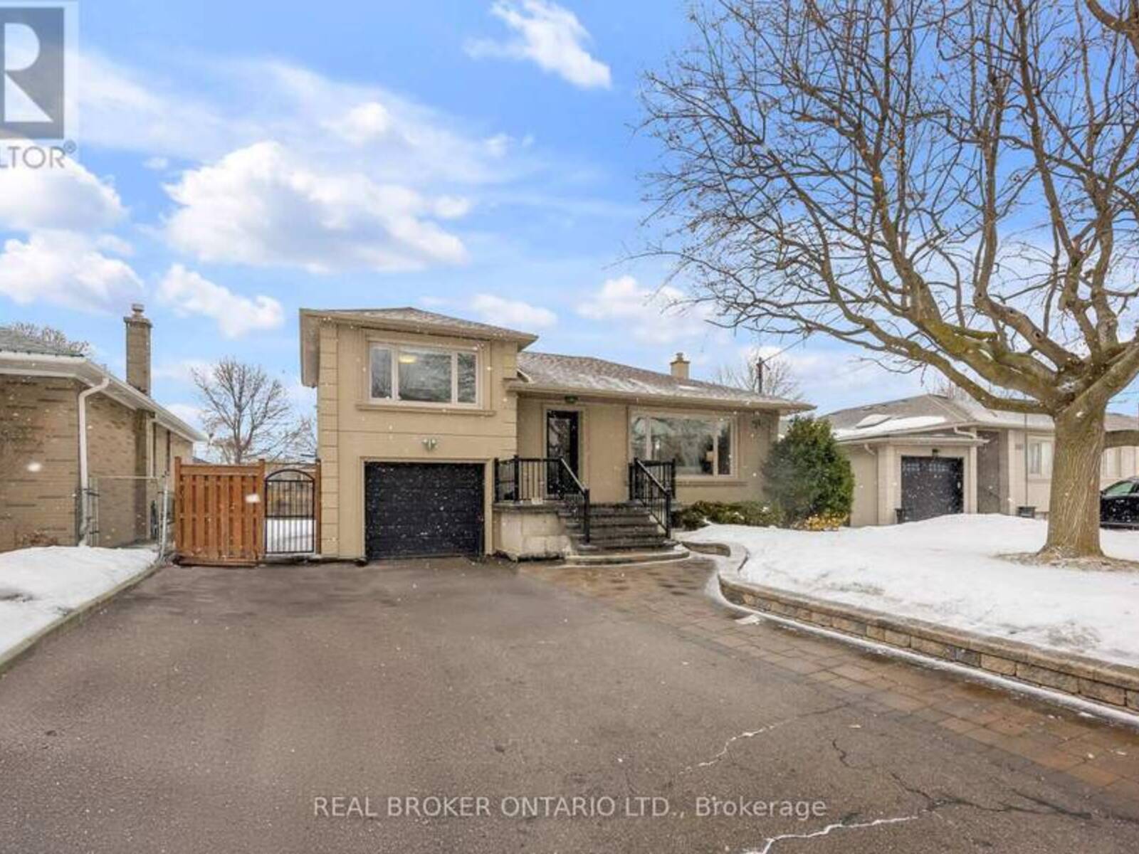 154 BRIGHTON AVENUE, Toronto, Ontario M3H 4E2