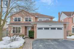 2060 HUNTERS WOOD DRIVE | Burlington Ontario | Slide Image Four