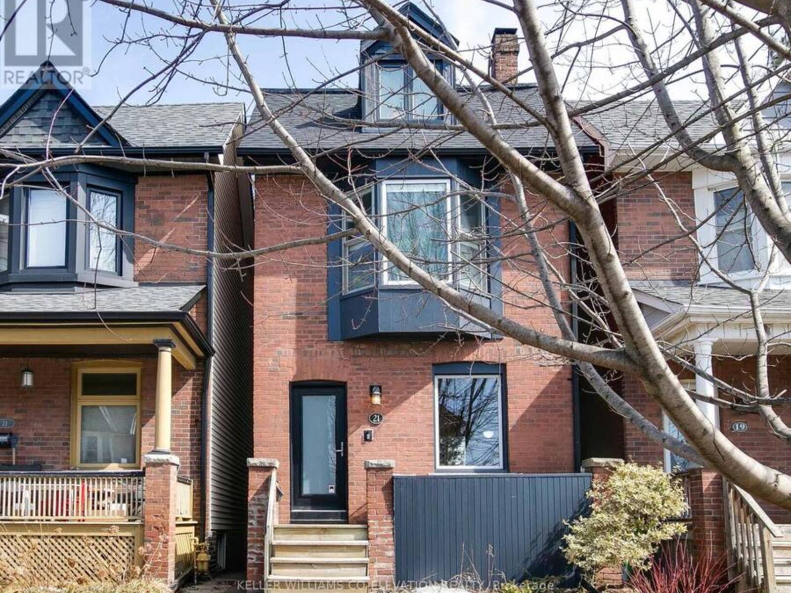 21 ARUNDEL AVENUE, Toronto, Ontario M4K 3A1