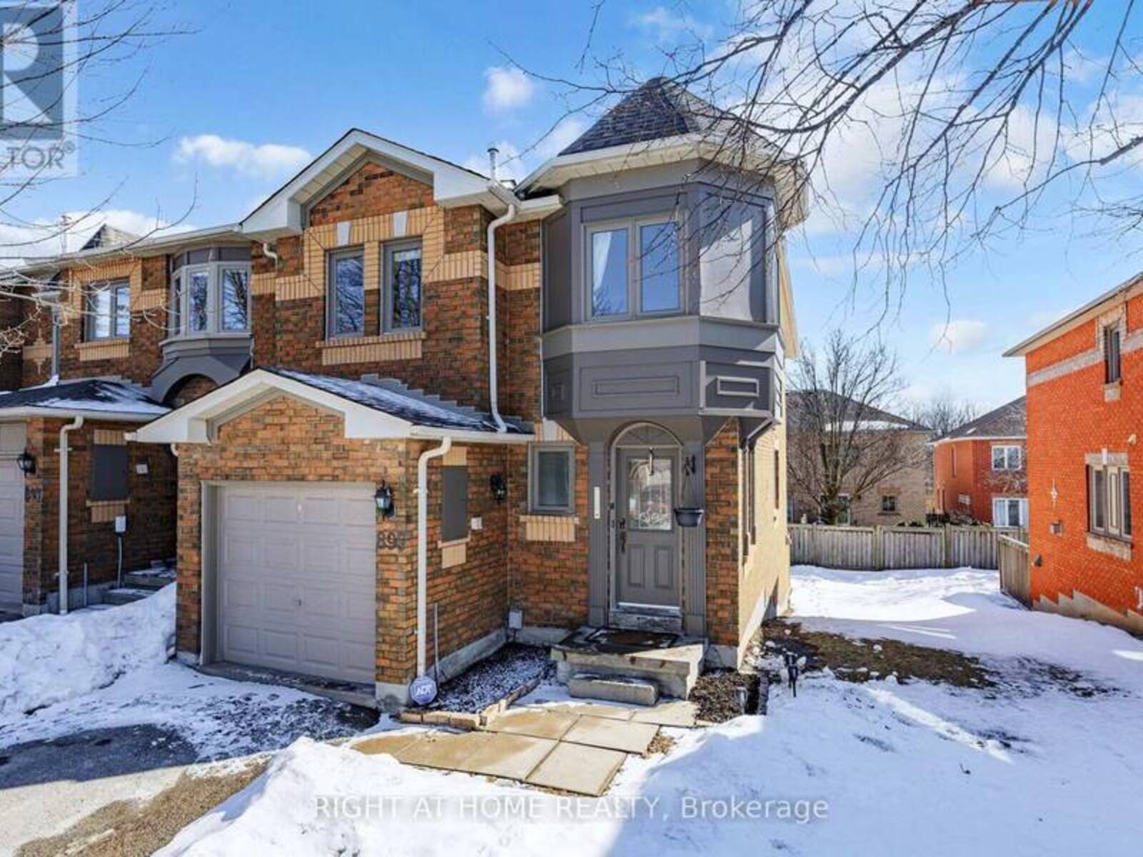 15 - 895 CARIBOU VALLEY CIRCLE, Newmarket, Ontario L3X 1W9