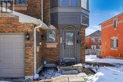 15 - 895 CARIBOU VALLEY CIRCLE | Newmarket Ontario | Slide Image Three